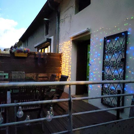 Welcome, Bienvenue, Chez Charly! Nebian Exterior photo
